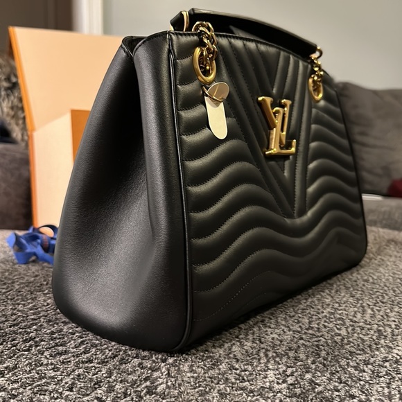 New Louis Vuitton New Wave Chain Tote - Picture 6 of 8
